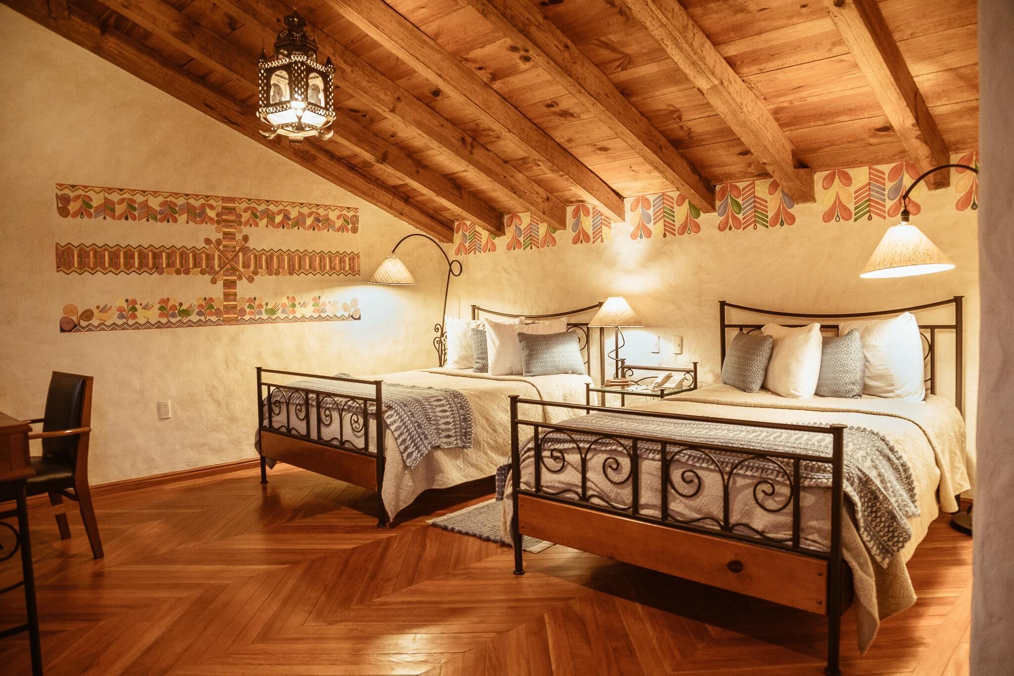Roupas de cama premium, edredons de pluma, cofres nos quartos