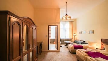 Triple Room | Desk, soundproofing, iron/ironing board, cribs/infant beds