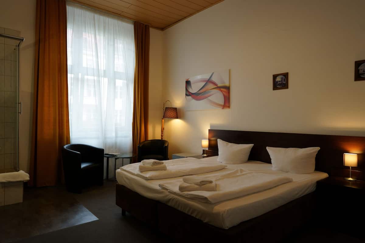 Økonomi-dobbeltrom | Skrivebord, lydisolert, strykejern/-brett og barnesenger