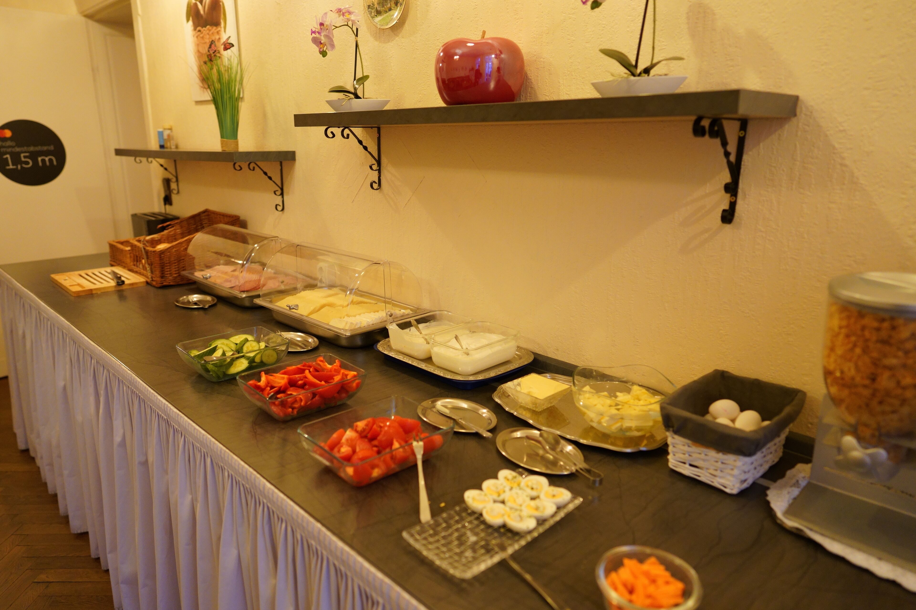 Free daily buffet breakfast