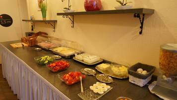 Free daily buffet breakfast