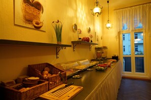 Free daily buffet breakfast