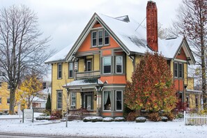 Property entrance - Ludington House B&B (Ludington)