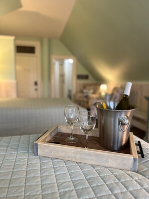 Standard Room | Individually decorated, individually furnished, laptop workspace - Ludington House B&B (Ludington)