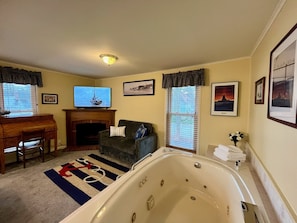 The Nautical Suite | Individually decorated, individually furnished, laptop workspace - Ludington House B&B (Ludington)