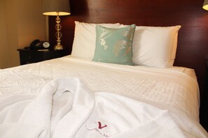 Studio, 1 Queen Bed | Egyptian cotton sheets, premium bedding, down duvets, minibar - V Boutique Hotel (Corpus Christi)