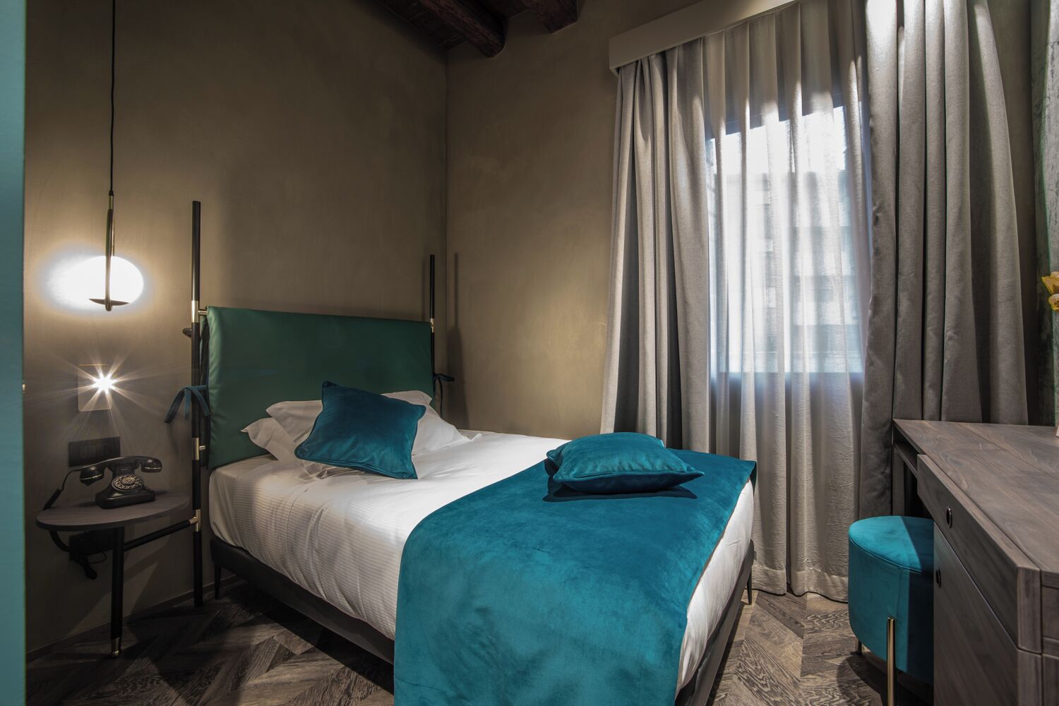 In-room safe, desk, laptop workspace, soundproofing