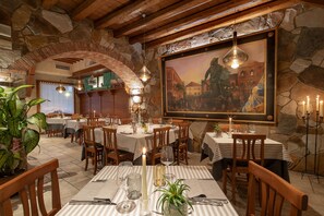 Breakfast, lunch, dinner served; Italian cuisine  - Hotel Forte Del 48 (San Dona di Piave)