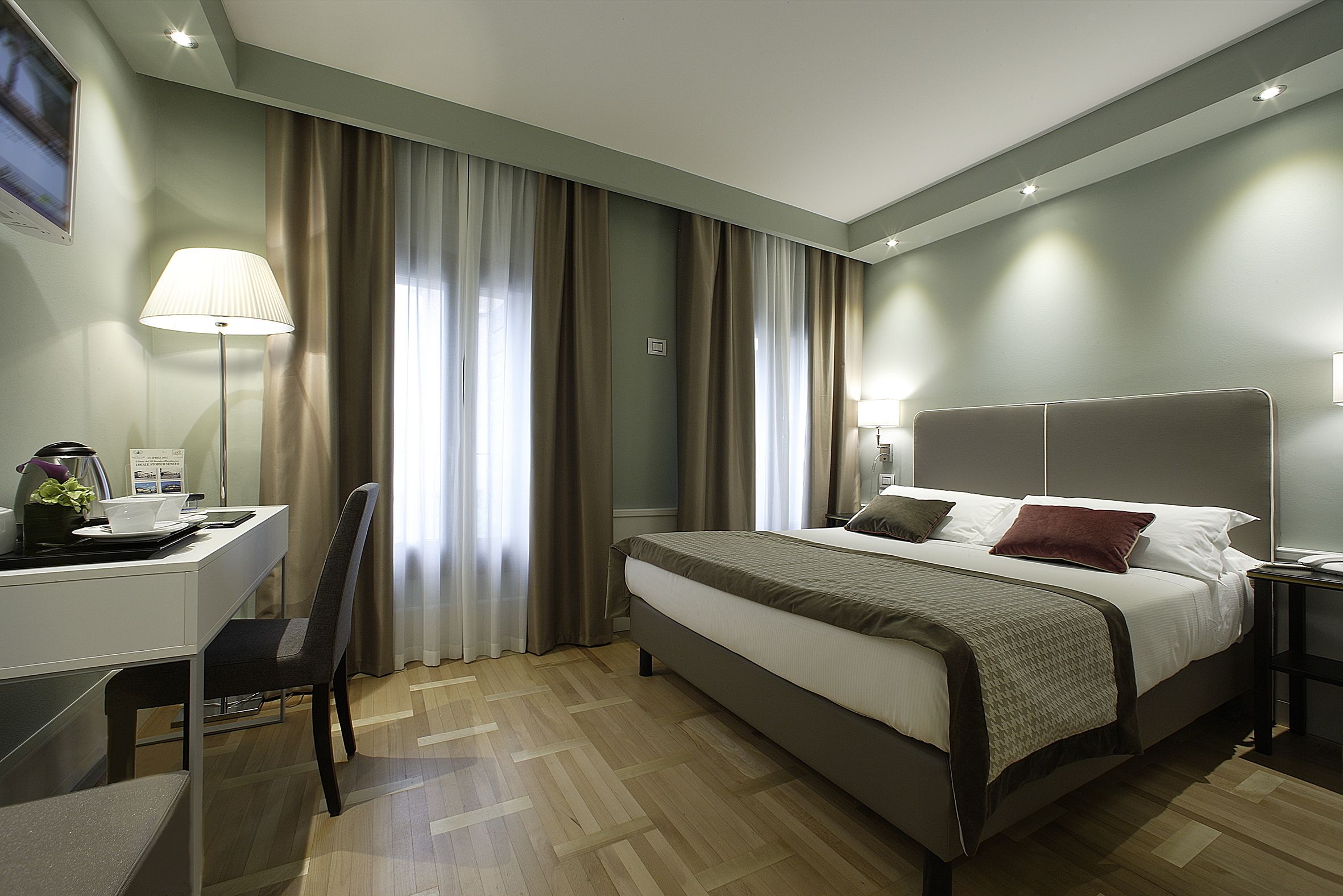 in-room safe, desk, laptop workspace, soundproofing