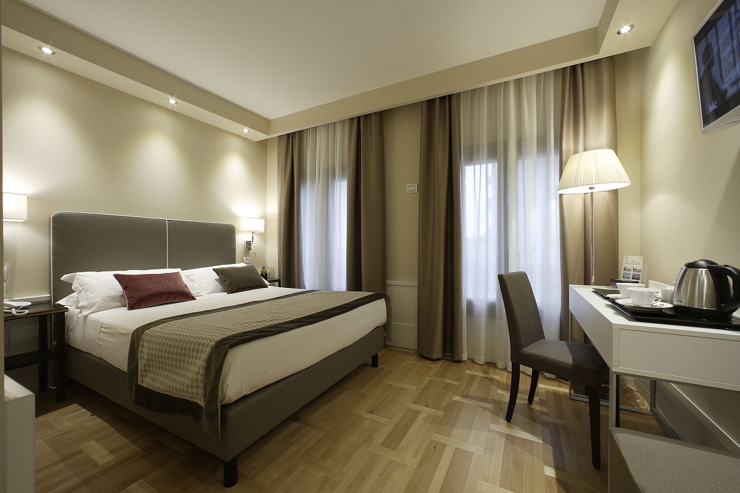 in-room safe, desk, laptop workspace, soundproofing