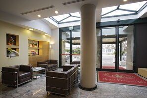 Lobby sitting area - Hotel Forte Del 48 (San Dona di Piave)