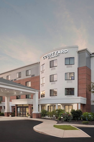 Exterior. Courtyard by Marriott Portland Airport