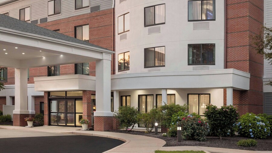 Courtyard by Marriott Portland Airport