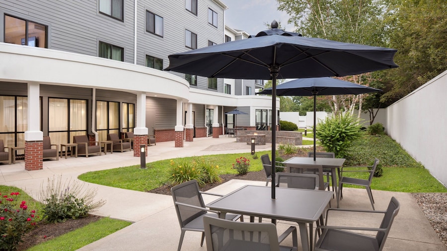 Courtyard by Marriott Portland Airport