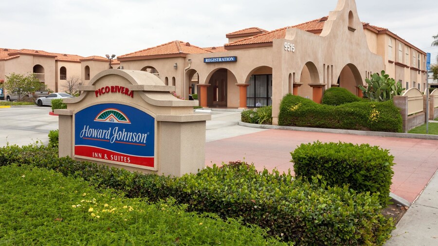 Howard Johnson Hotel & Suites by Wyndham Pico Rivera