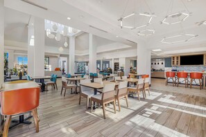 Daily cooked-to-order breakfast for a fee - Hilton Garden Inn Colorado Springs Airport (Colorado Springs)