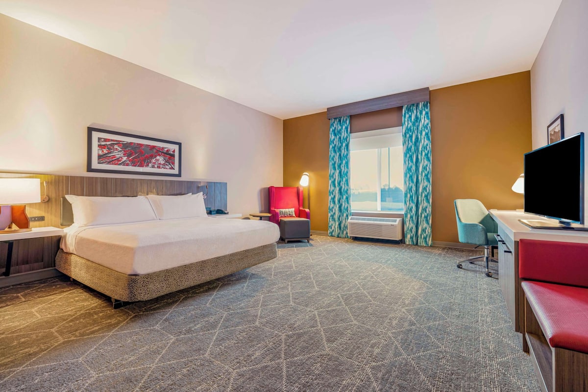 One King Bed, Accessible | Desk, laptop workspace, iron/ironing board, free cribs/infant beds