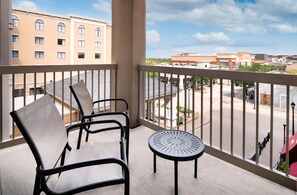 Down duvets, in-room safe, desk, laptop workspace - Hilton Dallas/Southlake Town Square (Southlake)