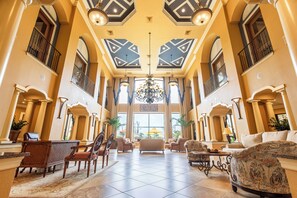 Lobby sitting area - The Berkley, Orlando (Kissimmee)