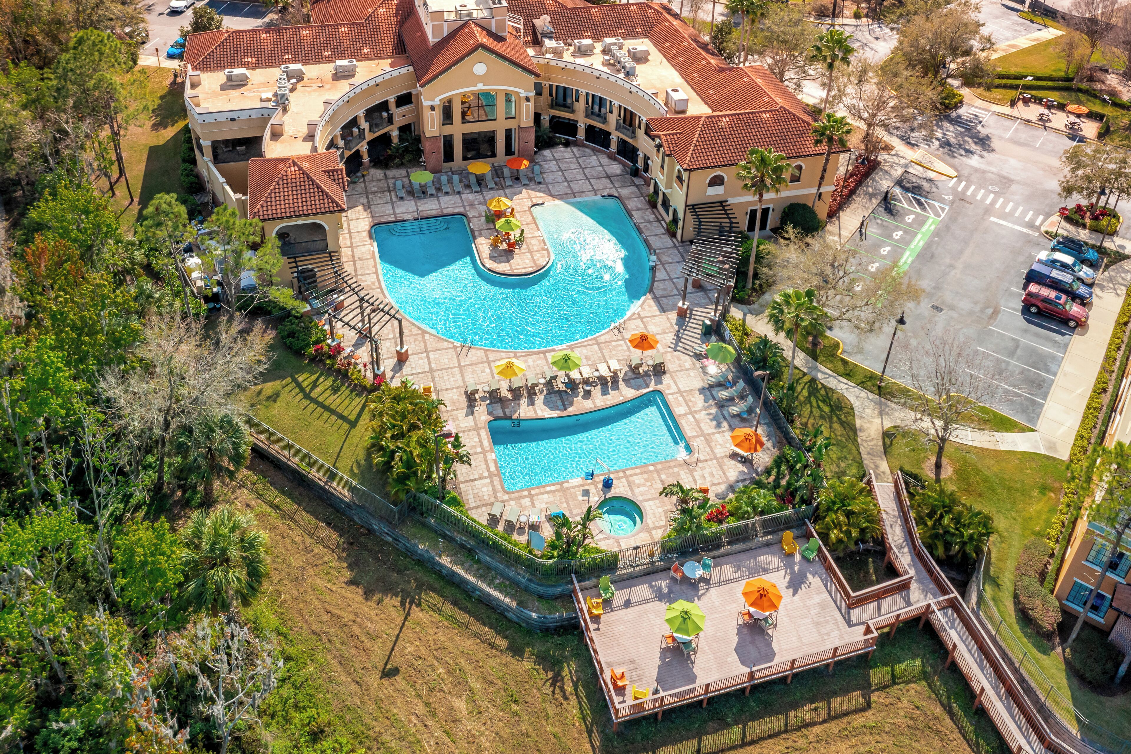 2 albercas al aire libre 