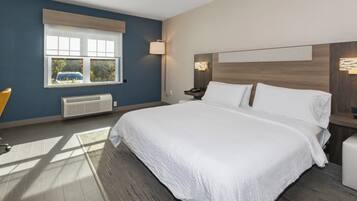 Standard Room, 1 King Bed | In-room safe, laptop workspace, soundproofing, iron/ironing board