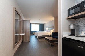 In-room safe, laptop workspace, soundproofing, iron/ironing board - Holiday Inn Express Hotel & Suites Seabrook by IHG (Seabrook)