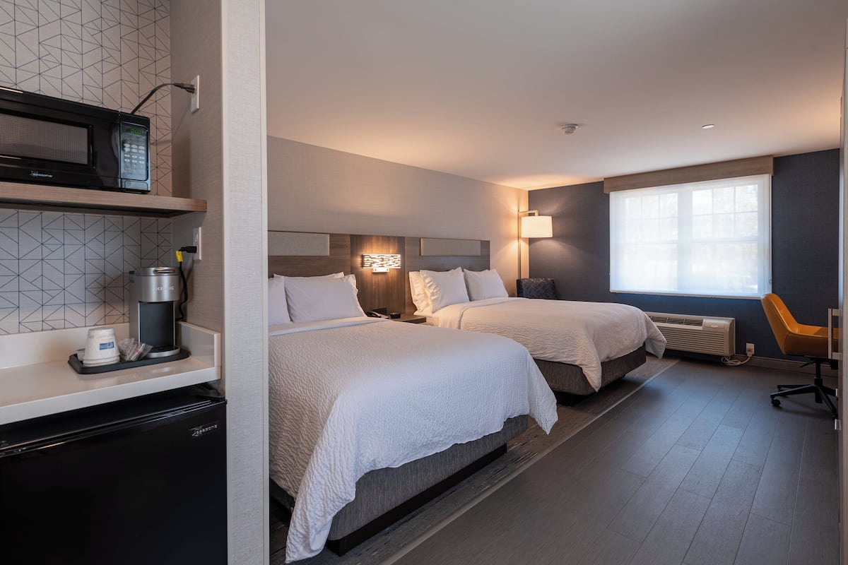 standard room, 2 queen beds | 1 bedroom, in-room safe, laptop workspace, soundproofing