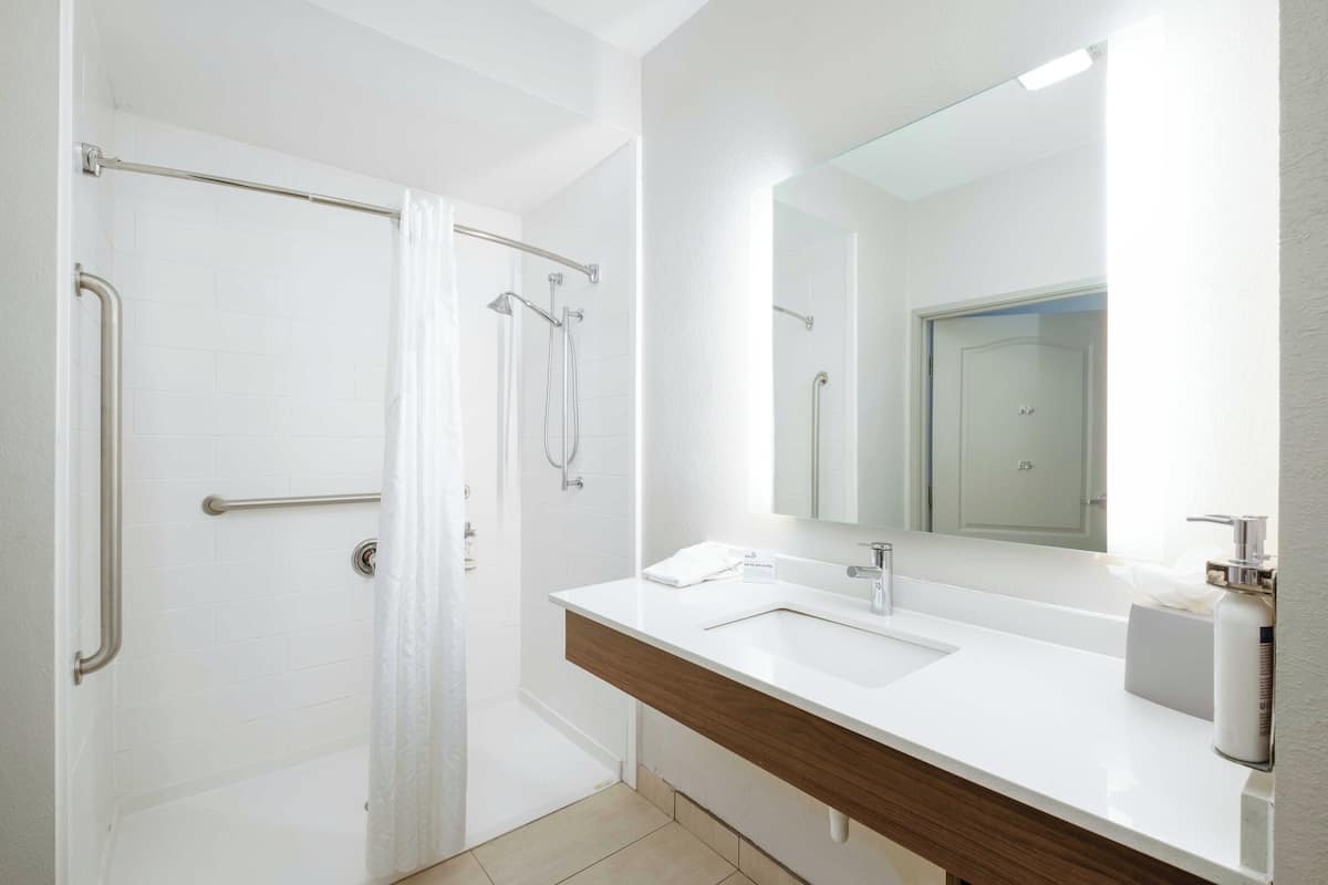 1 bedroom, in-room safe, desk, iron/ironing board