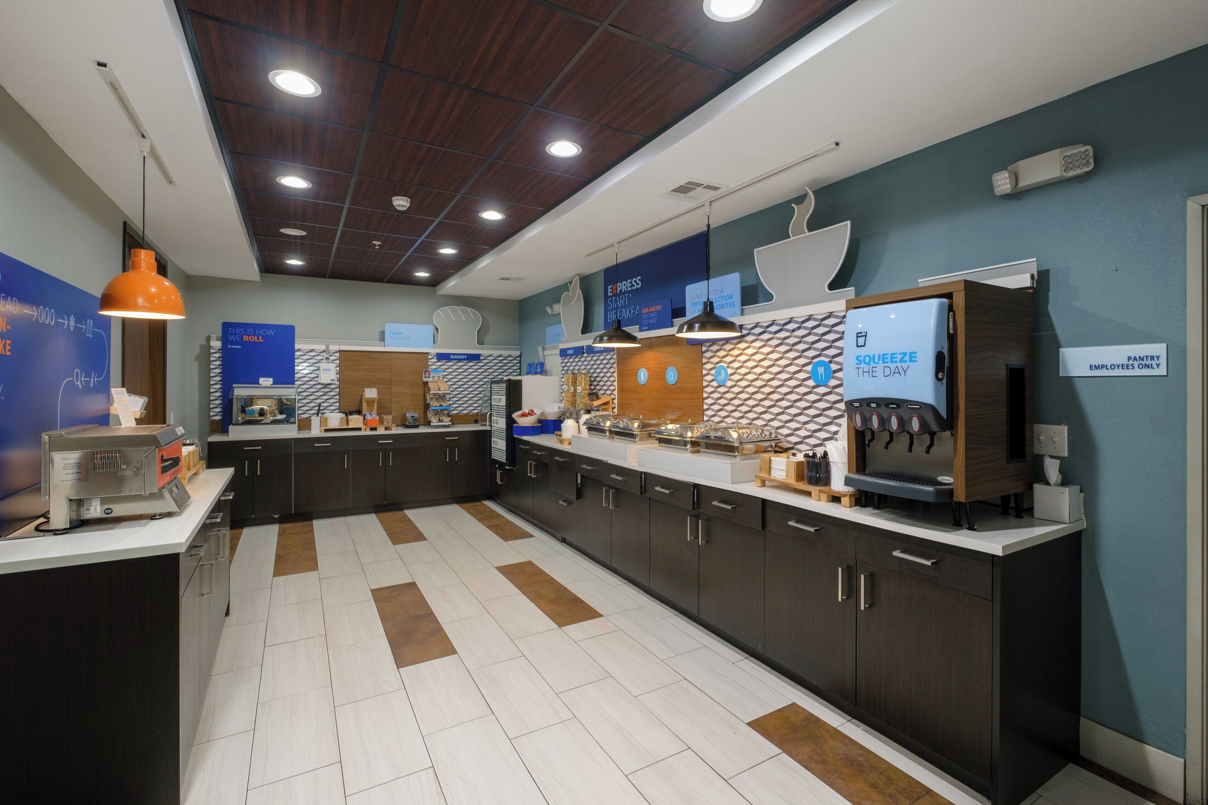 free buffet breakfast