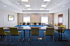 A conference room with a long table, yellow chairs, and a blue carpet. - Holiday Inn Express & Suites Schererville by IHG (Schererville)