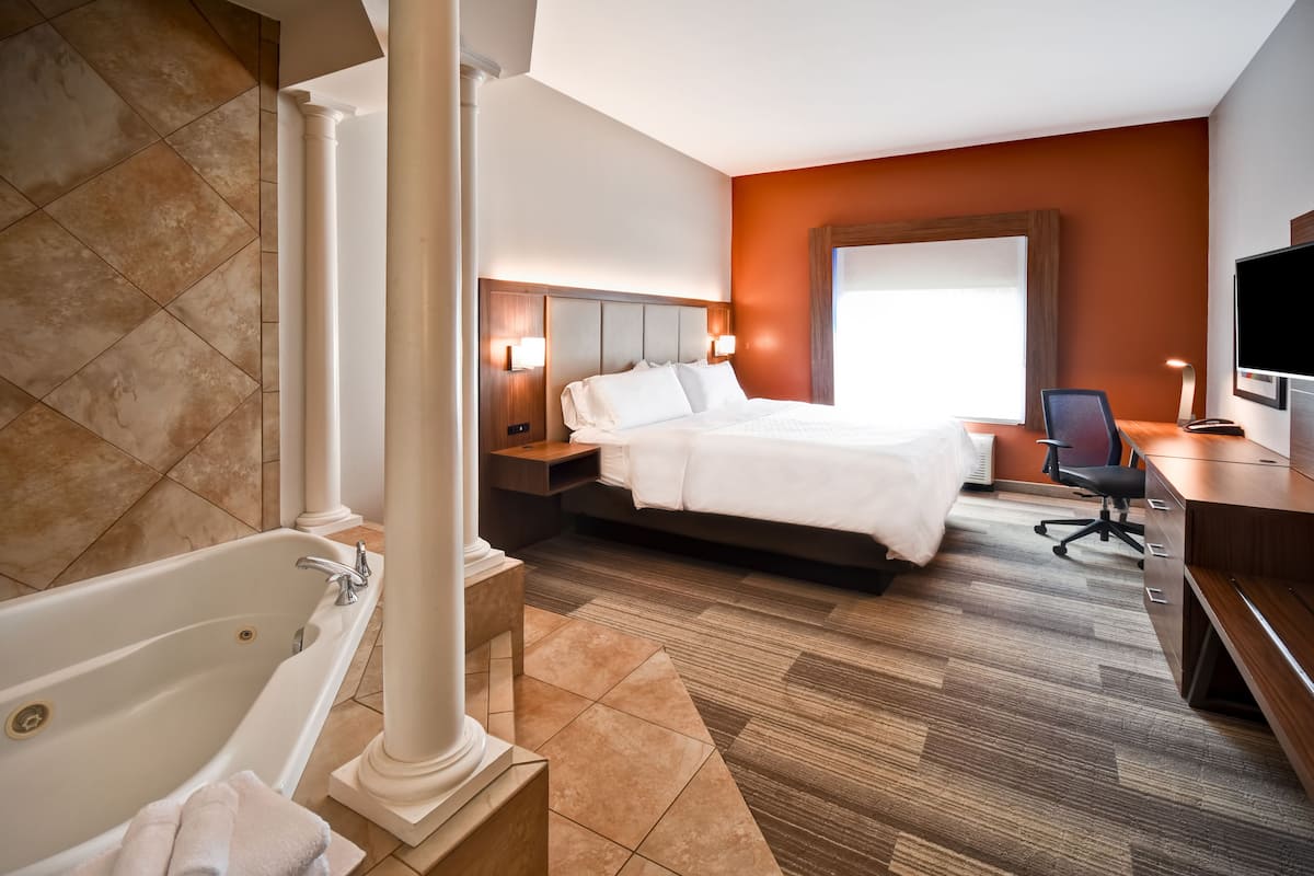 Suite, 1 King Bed, Jetted Tub | 1 bedroom, in-room safe, desk, laptop workspace