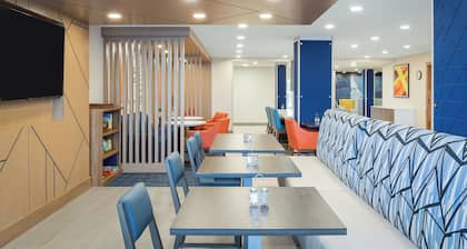 Holiday Inn Express & Suites Nampa - Idaho Center by IHG