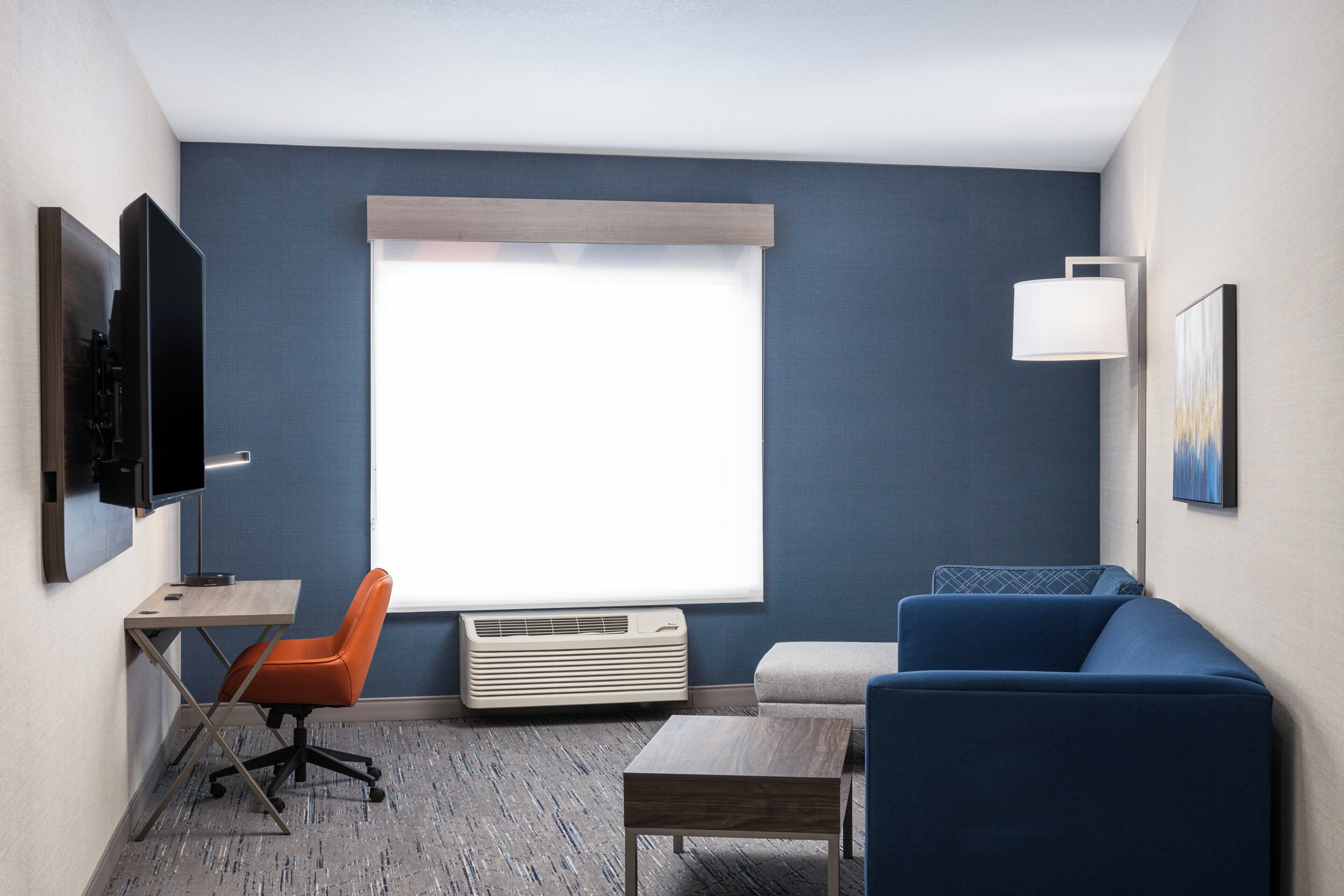 Suite, 1 cama de matrimonio grande (Office) | Escritorio, espacio para trabajar con un portátil, cortinas opacas