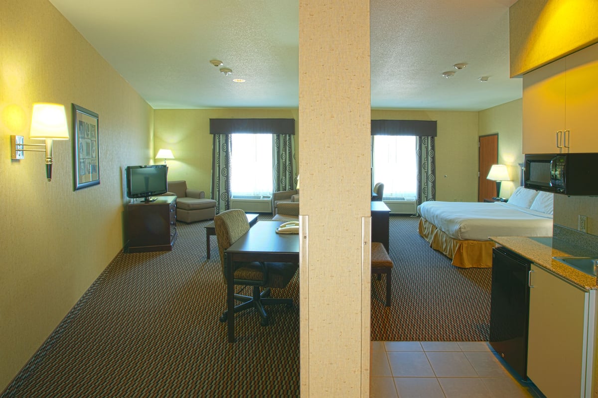 Suite, 1 King Bed (Office) | 1 bedroom, desk, laptop workspace, blackout drapes