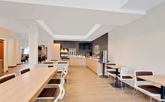 Desayuno continental incluido todos los días 