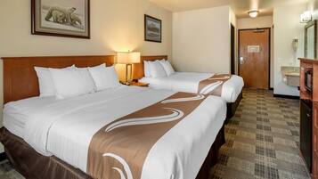 Camas com colchões pillow-top, escrivaninha