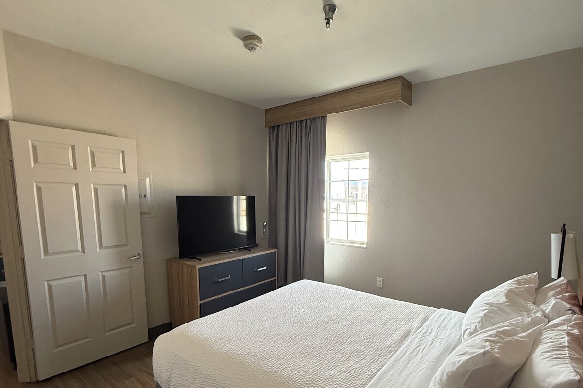 Suite, 1 habitación | Caja fuerte, escritorio, tabla de planchar con plancha