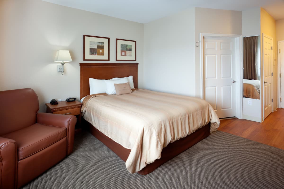 1 bedroom, in-room safe, desk, iron/ironing board