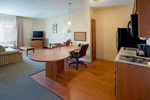 Suite, 1 chambre | Coffre-fort, bureau, fer et planche à repasser
