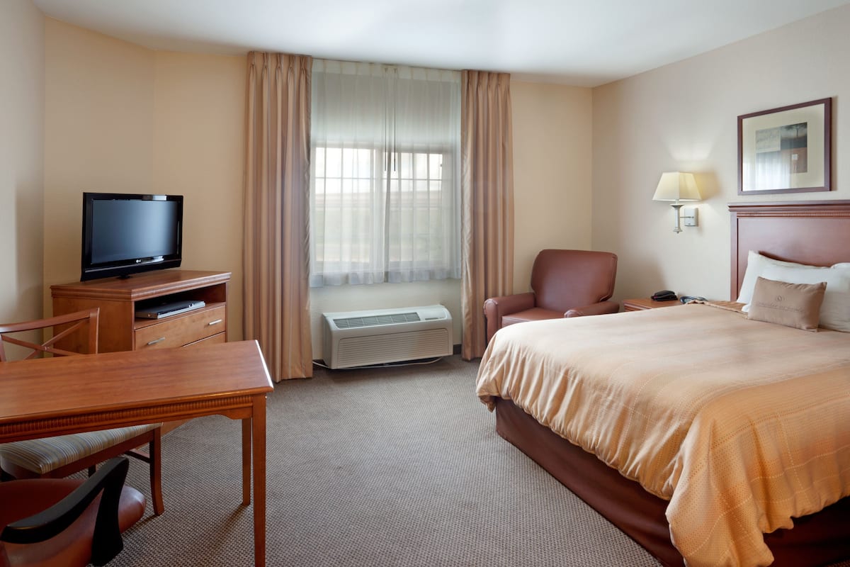 in-room safe, desk, iron/ironing board, rollaway beds