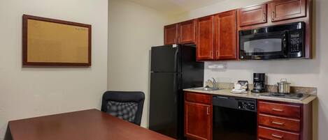 Premium bedding, in-room safe, desk, iron/ironing board
