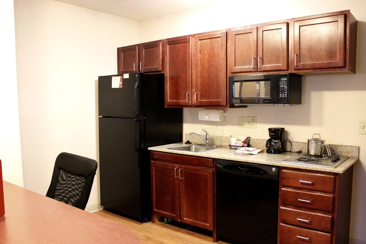 full-sized fridge, microwave, coffee/tea maker