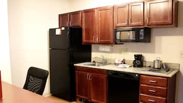 Full-sized fridge, microwave, coffee/tea maker