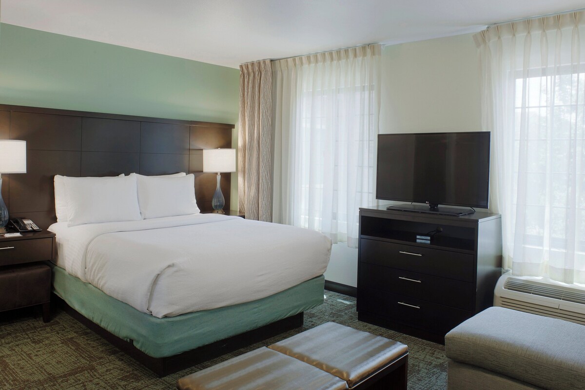 In-room safe, desk, iron/ironing board, free cots/infant beds