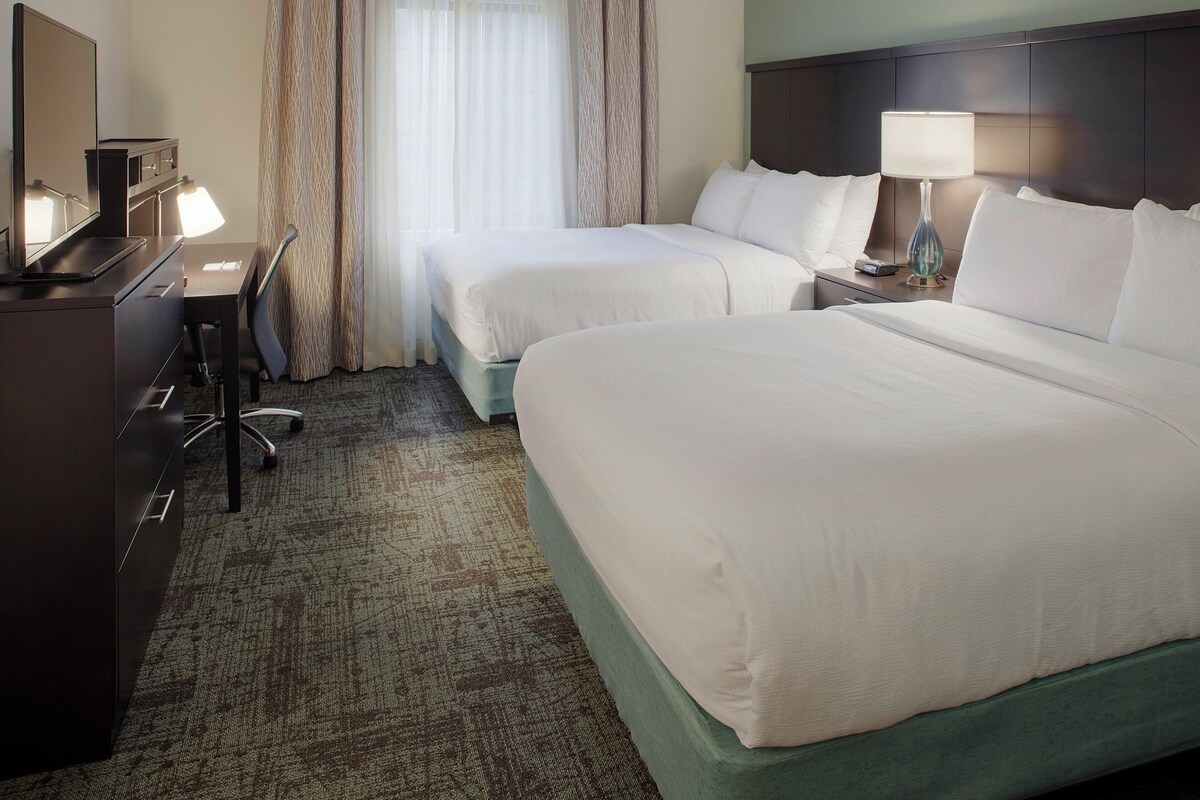 In-room safe, desk, iron/ironing board, free cots/infant beds