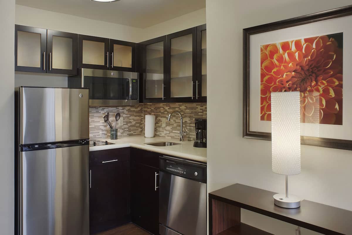 full-sized fridge, microwave, oven, stovetop