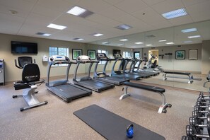 A fitness center with treadmills, exercise bikes, and a mirrored wall. - Staybridge Suites Wilmington - Brandywine Valley by IHG (Glen Mills)