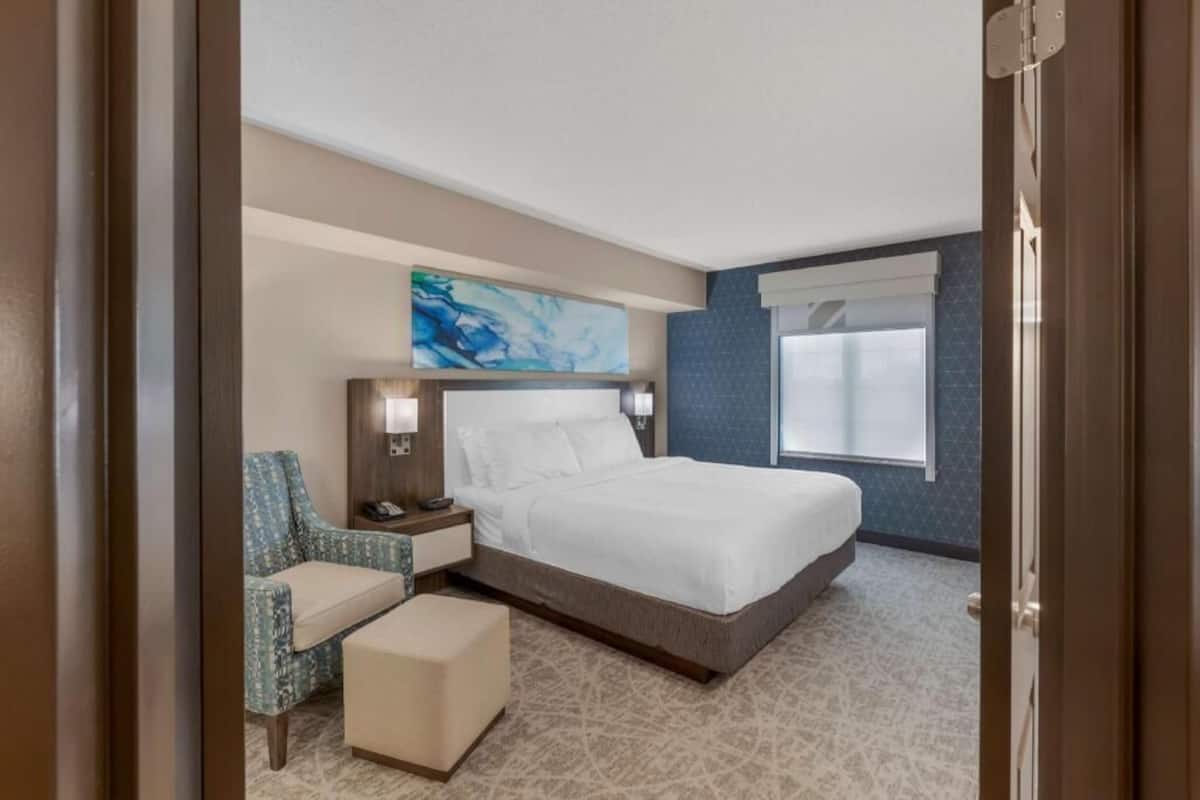 In-room safe, desk, laptop workspace, iron/ironing board