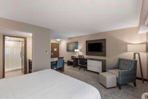 Suite, 1 kingsize bed, niet-roken, keuken (Shower Only, Full Kitchen) | Een kluis op de kamer, een bureau, een laptopwerkplek