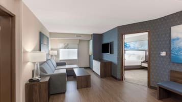 1 habitación, caja de seguridad en la habitación y escritorio
